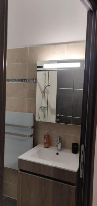 Appartement Confort Equipe Au Coeur De Béziers Exteriér fotografie